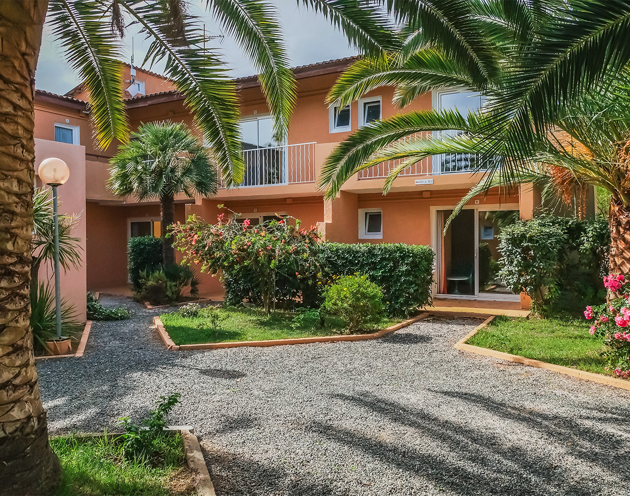 residence les castors a calvi en corse proche de la mer